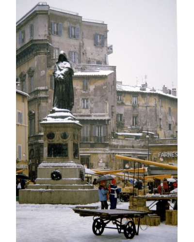 Snow in Campo de' fiori by Fausto Giaccone | Photomakers